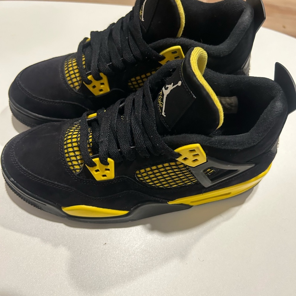 Jordan 4s Thunder - Picture 3 of 6